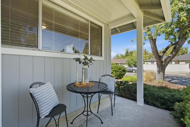 2438 Massachusetts Avenue, Redwood City, CA 94061