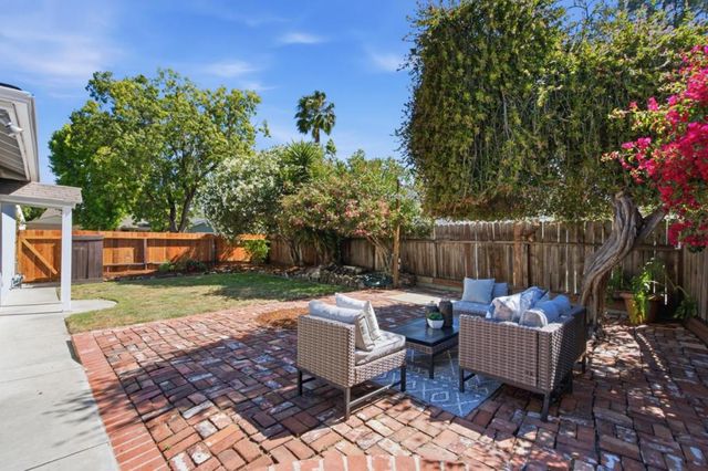 2438 Massachusetts Avenue, Redwood City, CA 94061