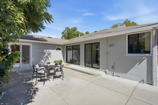 2438 Massachusetts Avenue, Redwood City, CA 94061