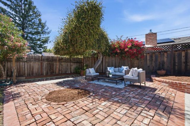 2438 Massachusetts Avenue, Redwood City, CA 94061