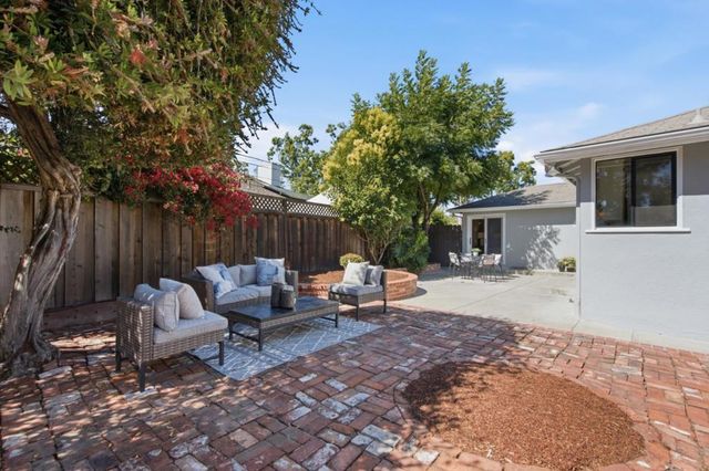2438 Massachusetts Avenue, Redwood City, CA 94061