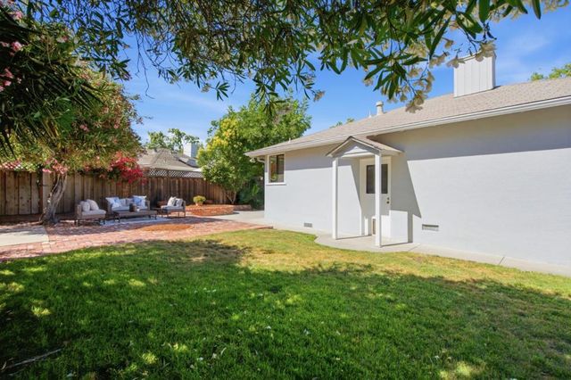 2438 Massachusetts Avenue, Redwood City, CA 94061