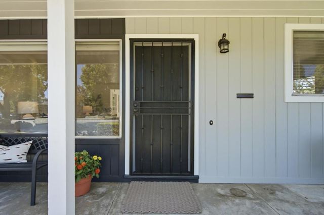 2438 Massachusetts Avenue, Redwood City, CA 94061