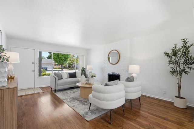 2438 Massachusetts Avenue, Redwood City, CA 94061
