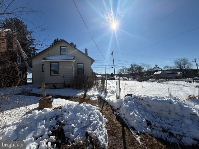 5933 LINCOLN HWY W, Thomasville, PA 17364