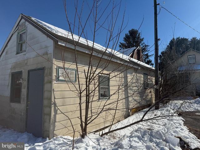 5933 LINCOLN HWY W, Thomasville, PA 17364