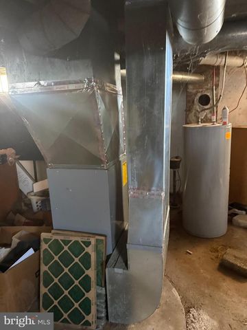 5933 LINCOLN HWY W, Thomasville, PA 17364