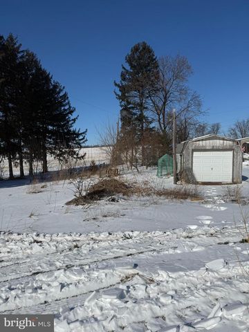 5933 LINCOLN HWY W, Thomasville, PA 17364