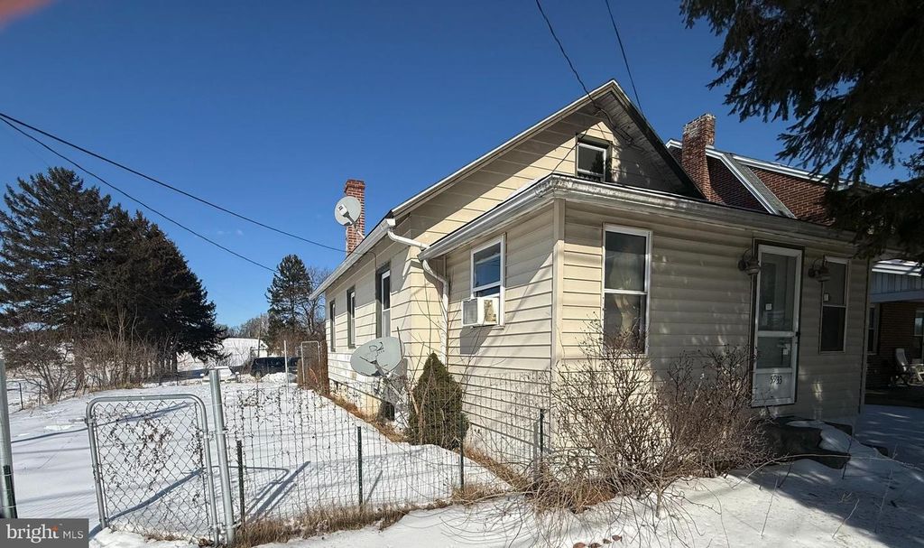 5933 LINCOLN HWY W, Thomasville, PA 17364