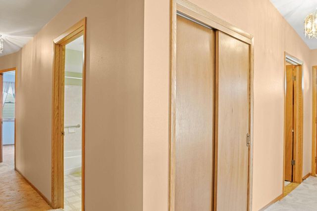 N76W15355 Countryside LANE, Menomonee Falls, WI 53051