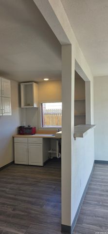 1211 Gladstone, San Antonio, TX 78225