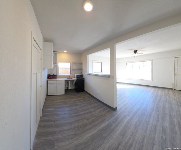 1211 Gladstone, San Antonio, TX 78225