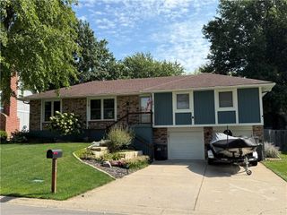 124 SW 27th Street, Blue Springs, MO 64015