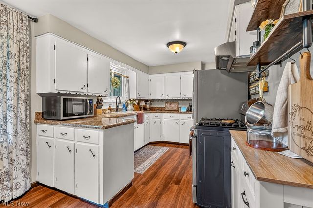 9842 Market Avenue N, Hartville, OH 44632
