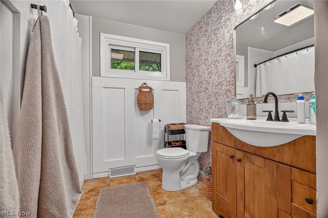9842 Market Avenue N, Hartville, OH 44632