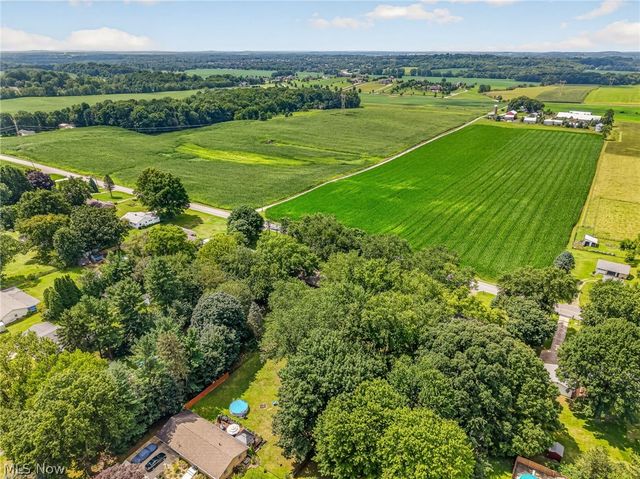 9842 Market Avenue N, Hartville, OH 44632