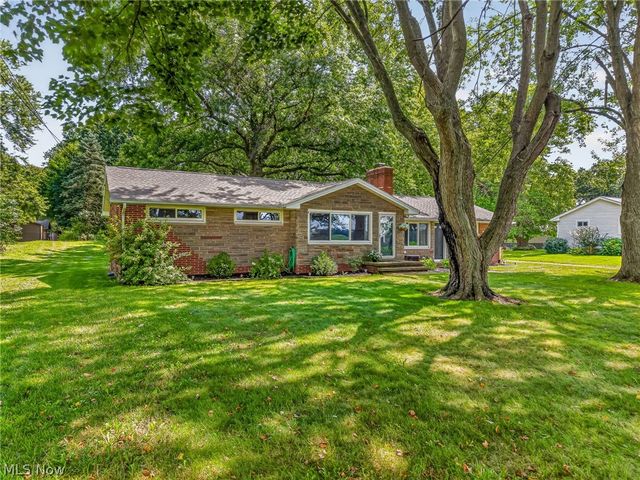 9842 Market Avenue N, Hartville, OH 44632