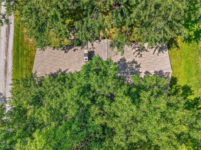 9842 Market Avenue N, Hartville, OH 44632