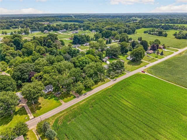 9842 Market Avenue N, Hartville, OH 44632