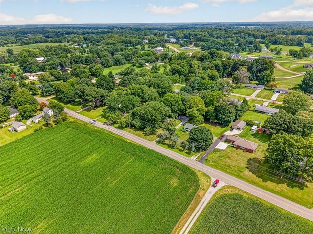 9842 Market Avenue N, Hartville, OH 44632