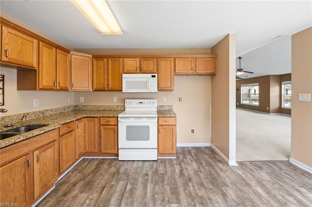 1702 Sawgrass LN, Portsmouth, VA 23703