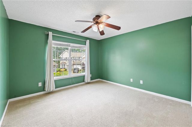1702 Sawgrass LN, Portsmouth, VA 23703