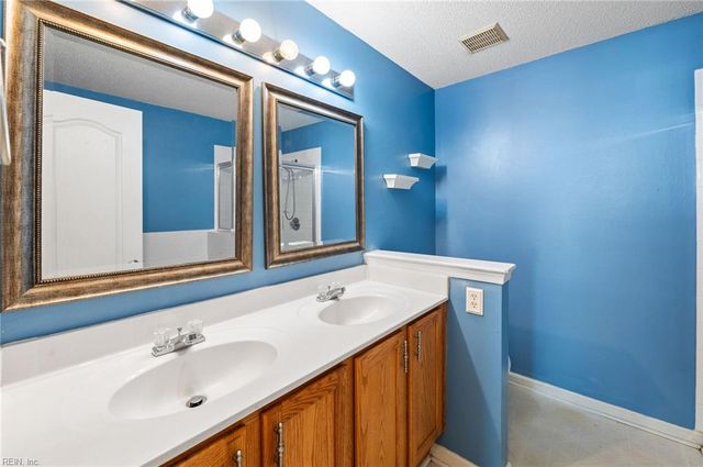 1702 Sawgrass LN, Portsmouth, VA 23703