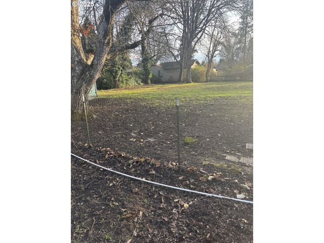 4950 BARGER Dr, Eugene, OR 97402