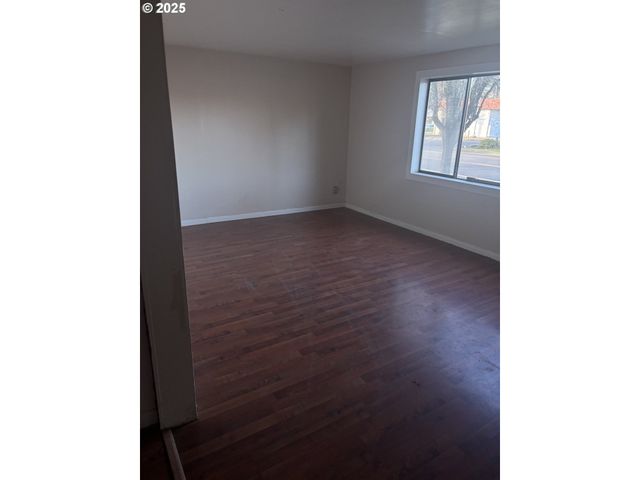 4950 BARGER Dr, Eugene, OR 97402