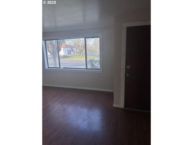 4950 BARGER Dr, Eugene, OR 97402