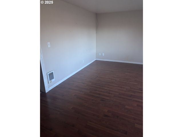 4950 BARGER Dr, Eugene, OR 97402