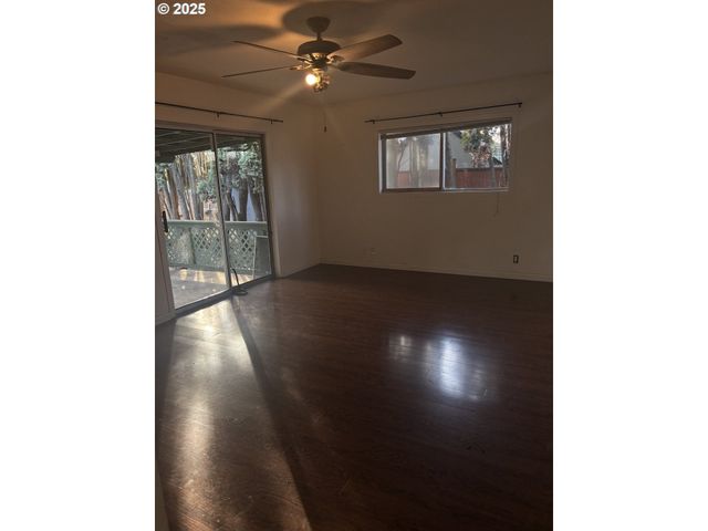 4950 BARGER Dr, Eugene, OR 97402