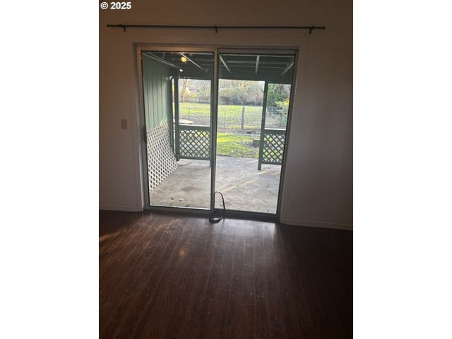 4950 BARGER Dr, Eugene, OR 97402