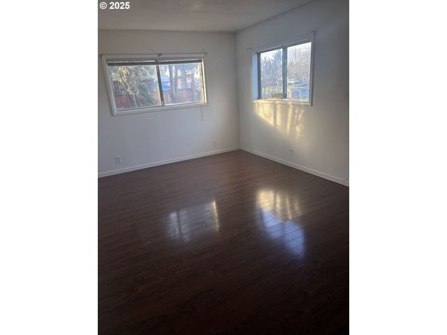 4950 BARGER Dr, Eugene, OR 97402