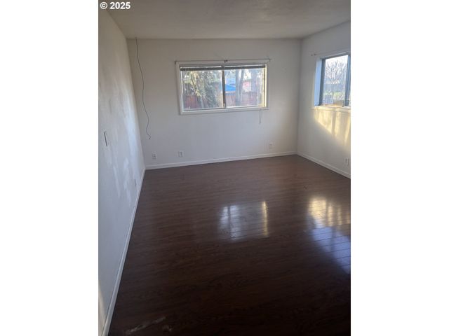 4950 BARGER Dr, Eugene, OR 97402