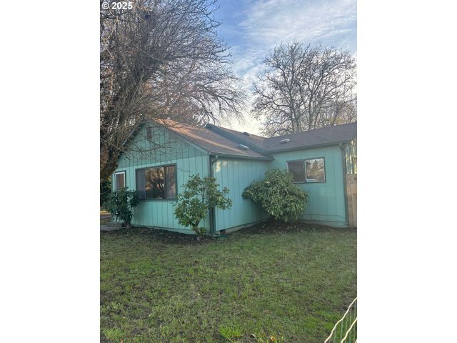 4950 BARGER Dr, Eugene, OR 97402