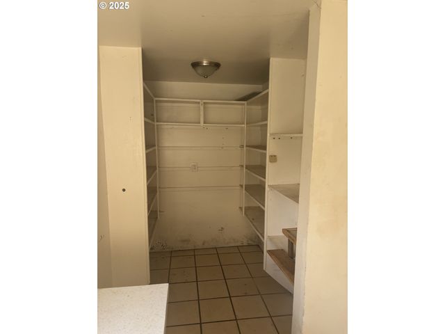 4950 BARGER Dr, Eugene, OR 97402