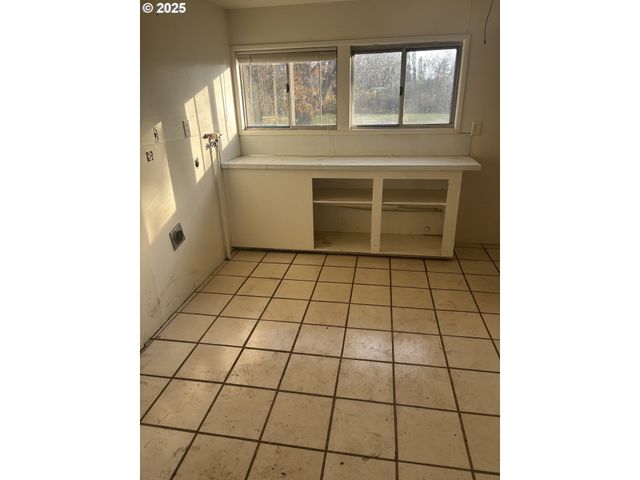 4950 BARGER Dr, Eugene, OR 97402