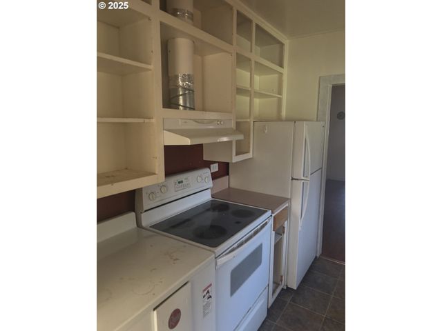 4950 BARGER Dr, Eugene, OR 97402