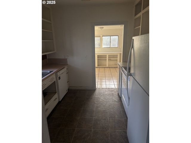 4950 BARGER Dr, Eugene, OR 97402