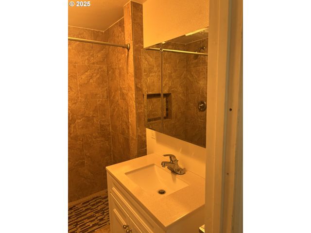 4950 BARGER Dr, Eugene, OR 97402