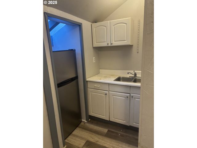 4950 BARGER Dr, Eugene, OR 97402