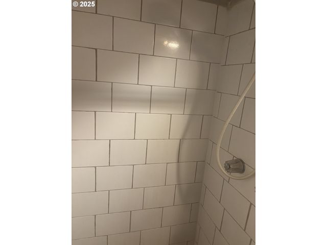 4950 BARGER Dr, Eugene, OR 97402