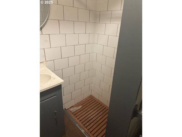 4950 BARGER Dr, Eugene, OR 97402