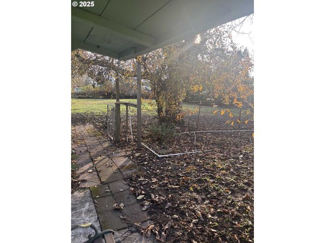 4950 BARGER Dr, Eugene, OR 97402