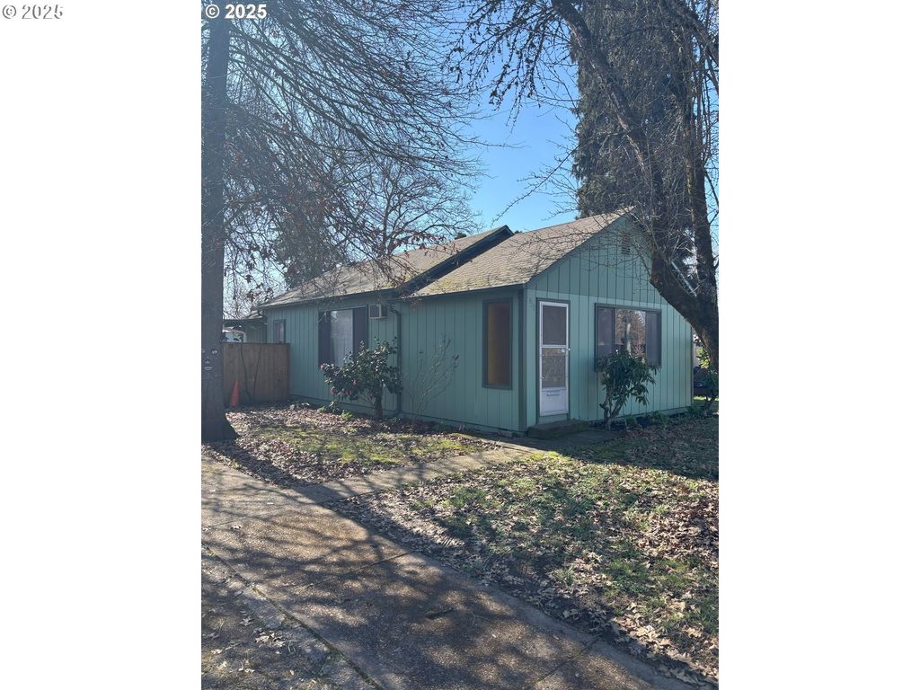 4950 BARGER Dr, Eugene, OR 97402