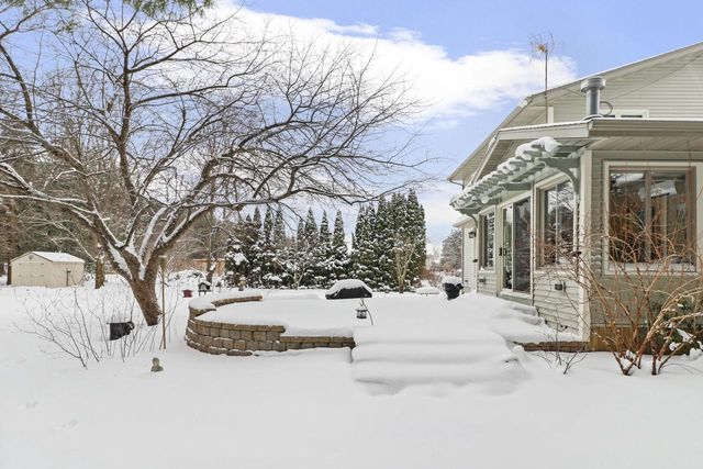 E10471 Pine Circle, Prairie Du Sac, WI 53578