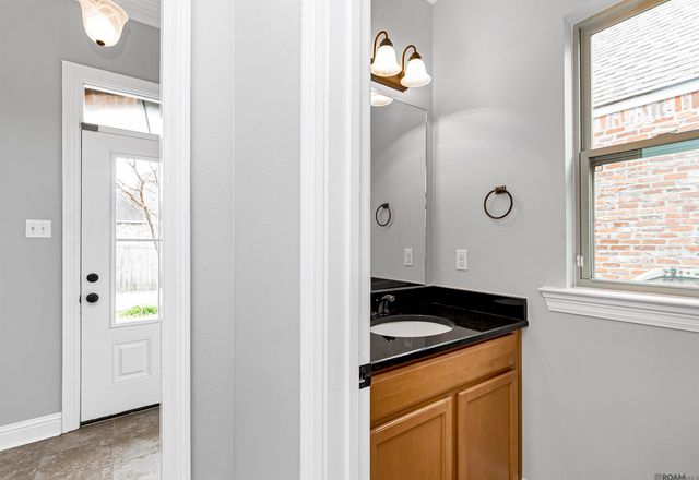 39350 St Charles Ave, Gonzales, LA 70737