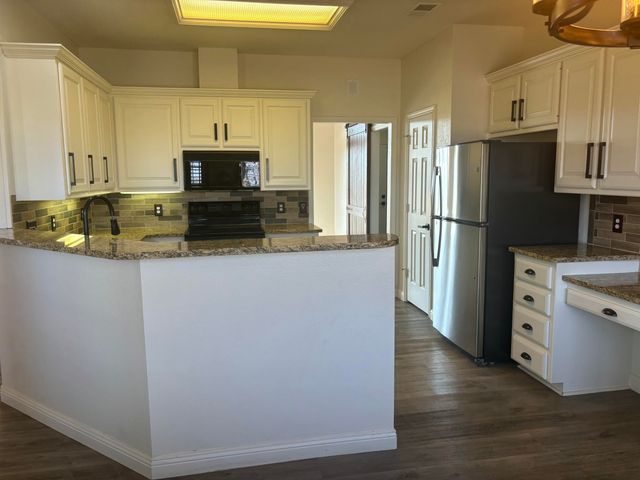 6 N Rim Road, Ransom Canyon, TX 79366