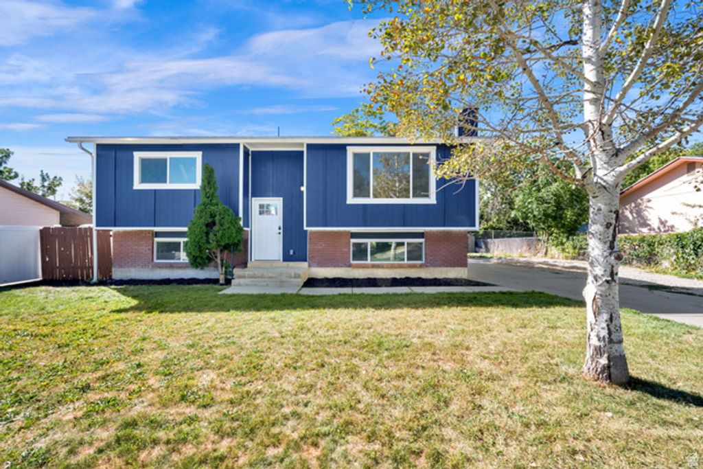 4609 W TWILIGHT DR, Kearns, UT 84118 — photo 2